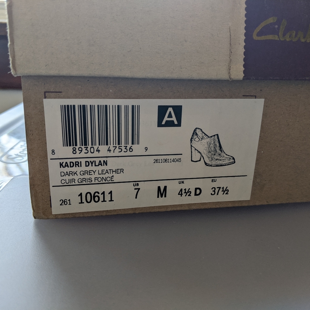 Clarks Booties Euc - image 4